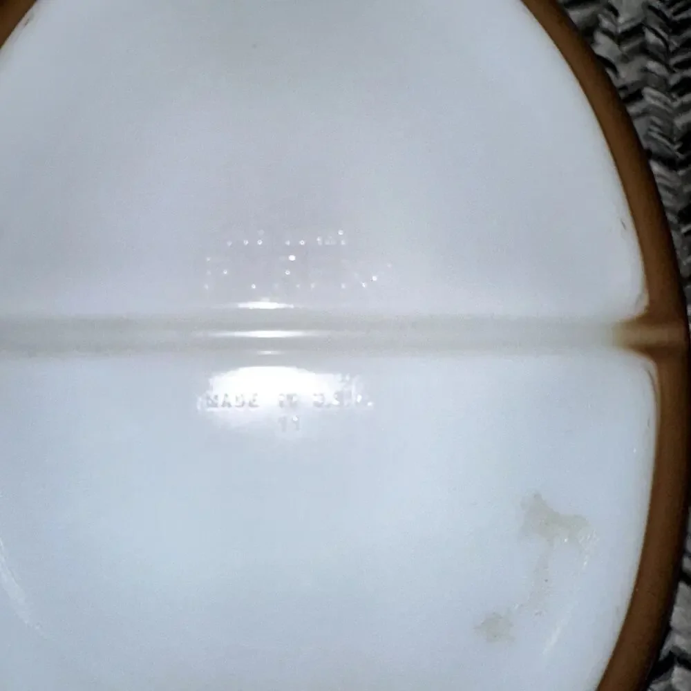 Vintage Pyrex Early American 1 1/2 Quart Brown & Gold Divided Casserole No Lid